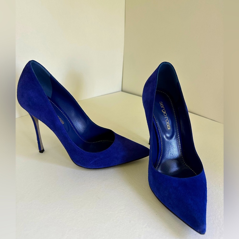 Beautiful Sergio Rossi stilettos in 37(7) size. Gorgeous color.